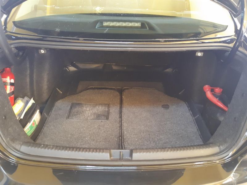 Volkswagen Jetta 1.2 TSI DigiKlima 33000km!! - fotka 18 z 22