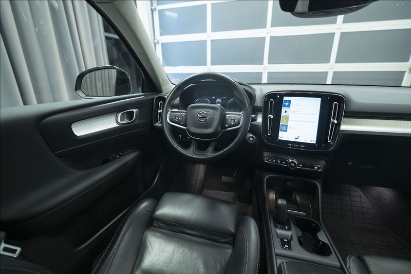 Volvo XC40 2,0 T5 AWD NAVI KAMERA TAŽNÉ - fotka 16 z 47