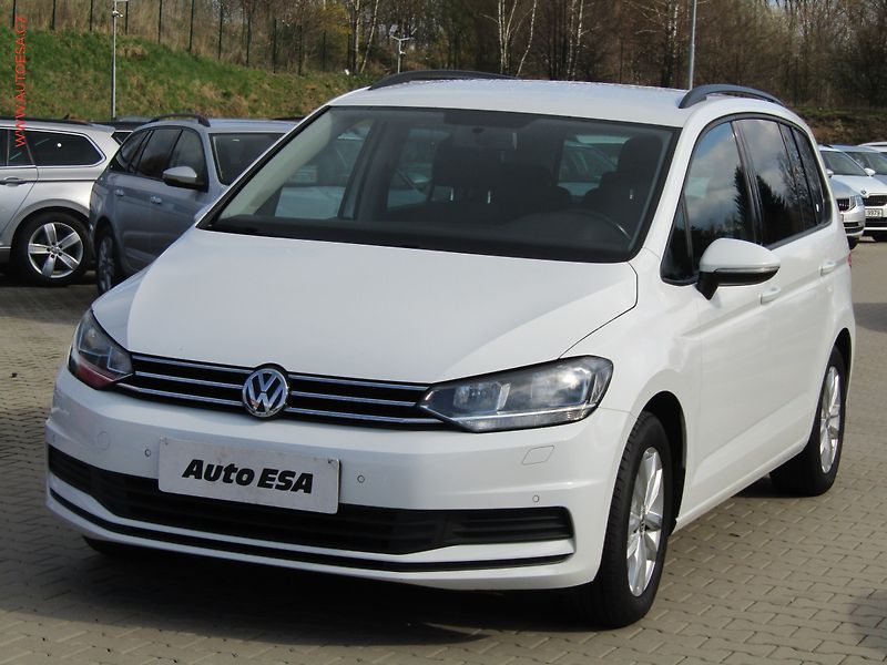 Volkswagen Touran (2015) 1.6TDI, AC, výhřev sed - fotka 3 z 15