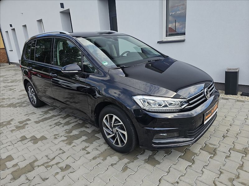 Volkswagen Touran 1,4 Tsi 110KW DSG Sound 7MÍST - fotka 4 z 47
