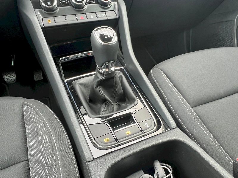 Škoda Karoq (2025) Selection 1.5TSi 110kW 6°manuá - fotka 27 z 30