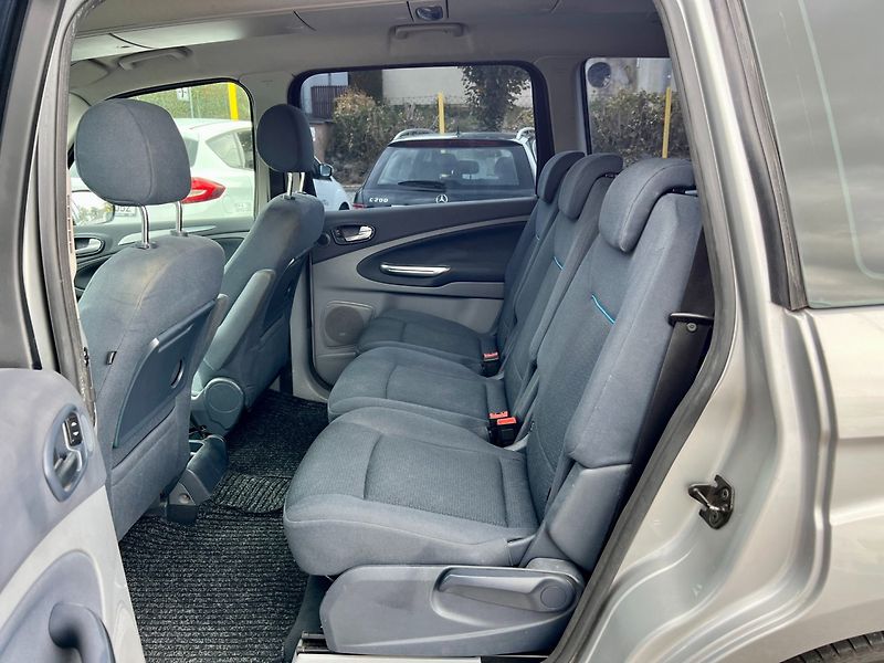 Ford Galaxy 2.0 TDCi 96 kW 7 míst - fotka 13 z 18