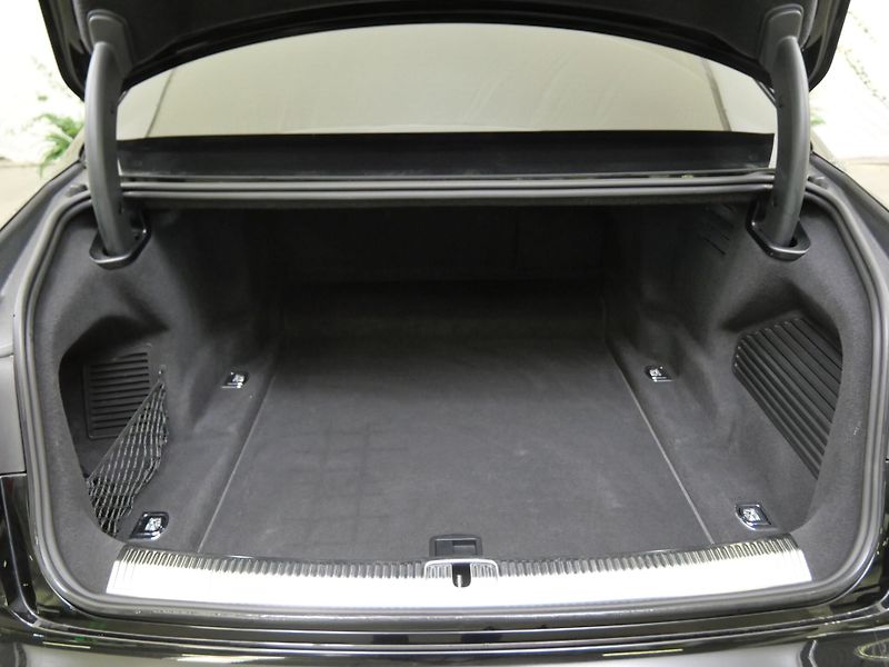 Audi S8 - fotka 29 z 30