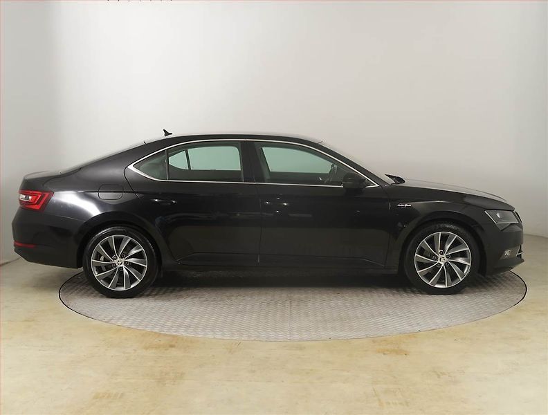 Škoda Superb (2017) Laurin&Klement 2.0 TDI 4x4 - fotka 6 z 30