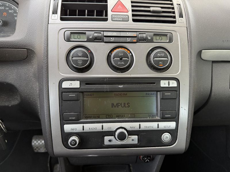 Volkswagen Touran 2,0TDI - fotka 16 z 20