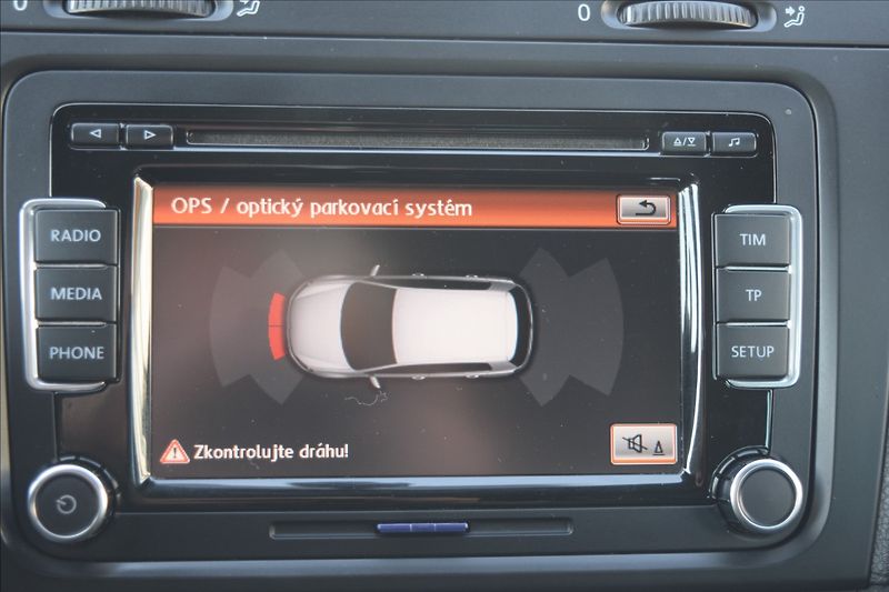 Volkswagen Golf 2,0 GTI 155KW PO SERVISE DSG - fotka 36 z 45