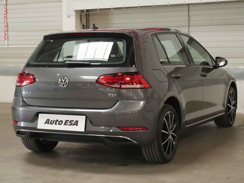 Volkswagen Golf (2018) 1.0 TSi, 1.maj,ČR, autoAC - fotka 6 z 16