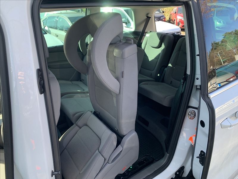 Volkswagen Sharan 2,0 TDI 4x4 7.MÍST,ČR SERVISKA - fotka 18 z 23