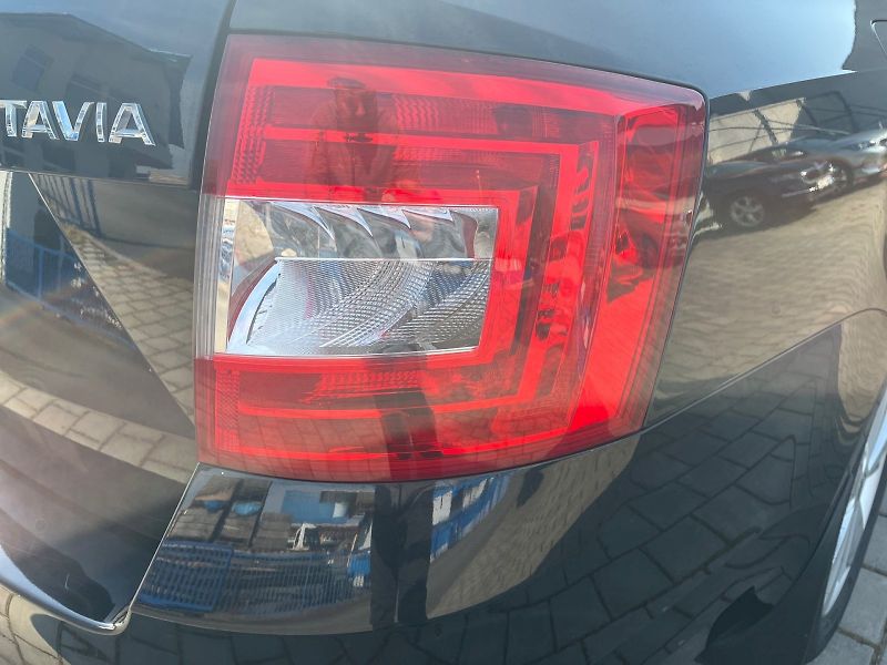 Škoda Octavia (2014) Combi Elegance 1.4 TSI 103 kW - fotka 28 z 30