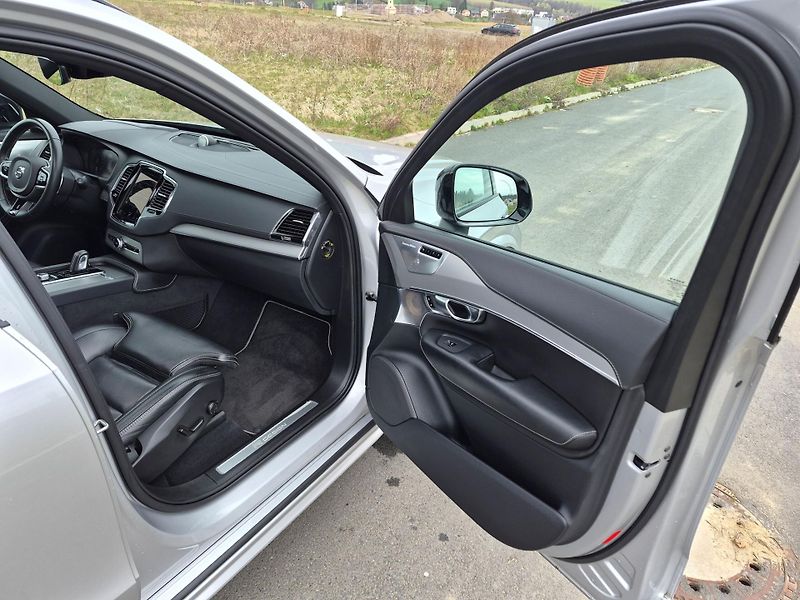 Volvo XC90 (2019) 2.0 /288kW - fotka 19 z 37