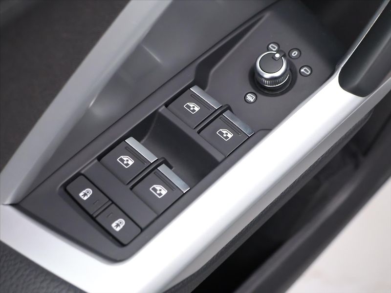 Audi Q3 1,5 35 TFSI S tronic S line CZ - fotka 15 z 33