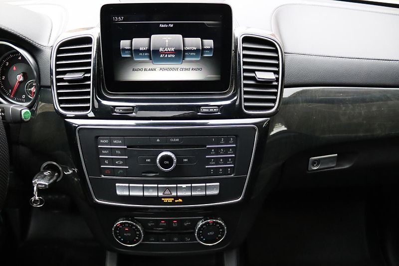 Mercedes-Benz GLS 350D 4MATIC AMG PAKET 190kW - fotka 28 z 50