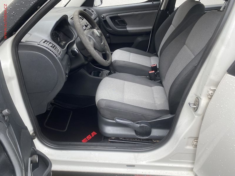 Škoda Roomster (2011) 1.2i, ČR, STK5/28 - fotka 9 z 14