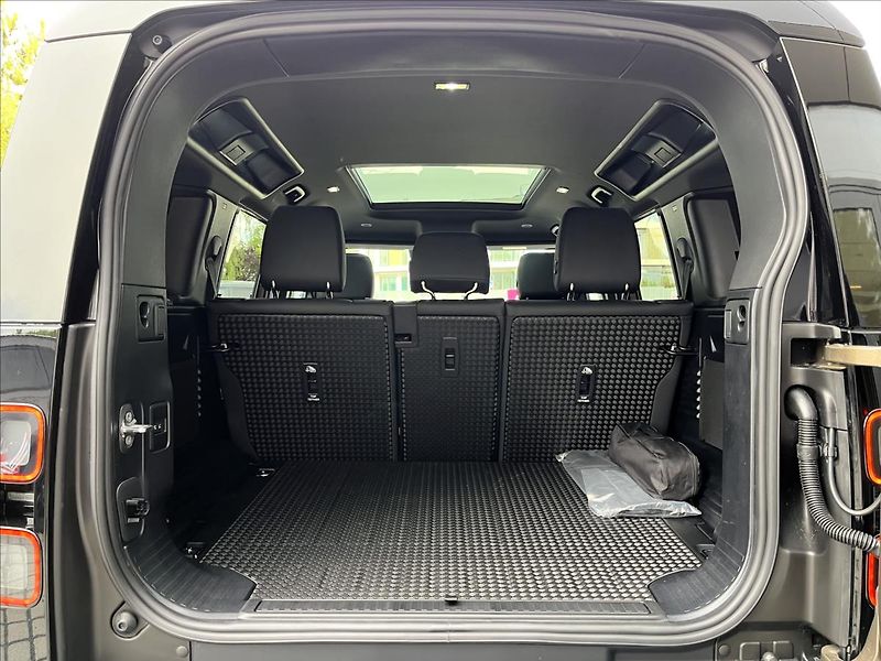Land Rover Defender (2026) 110 D250 X-DYNAMIC SE - fotka 6 z 32