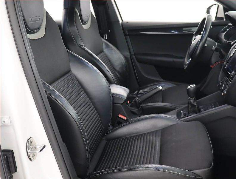 Škoda Octavia (2015) RS 2.0 TDI, Serv.kniha, Navi - fotka 9 z 21