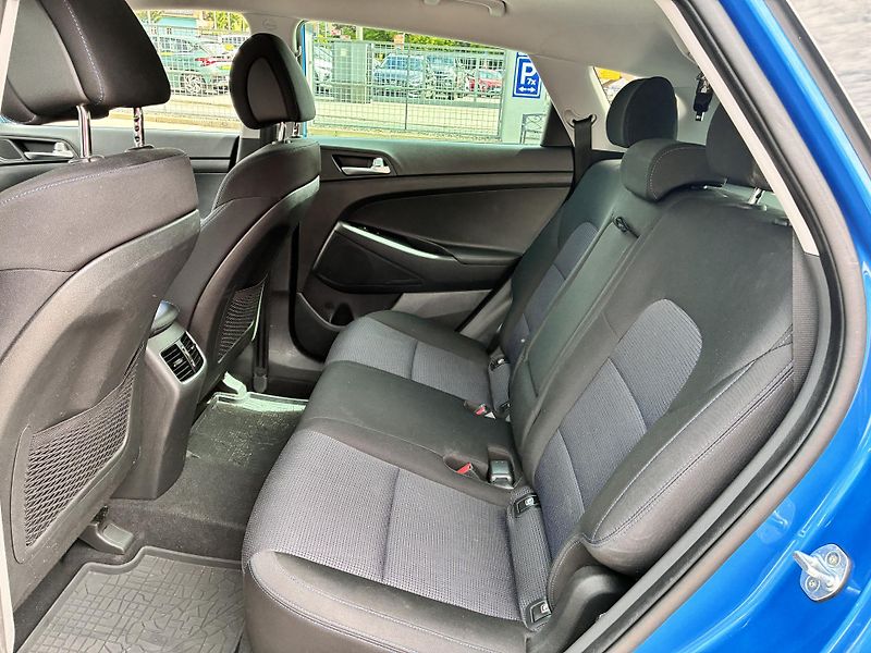 Hyundai Tucson 4x4, STYLE,TAŽNÉ,1.MAJITEL - fotka 13 z 26