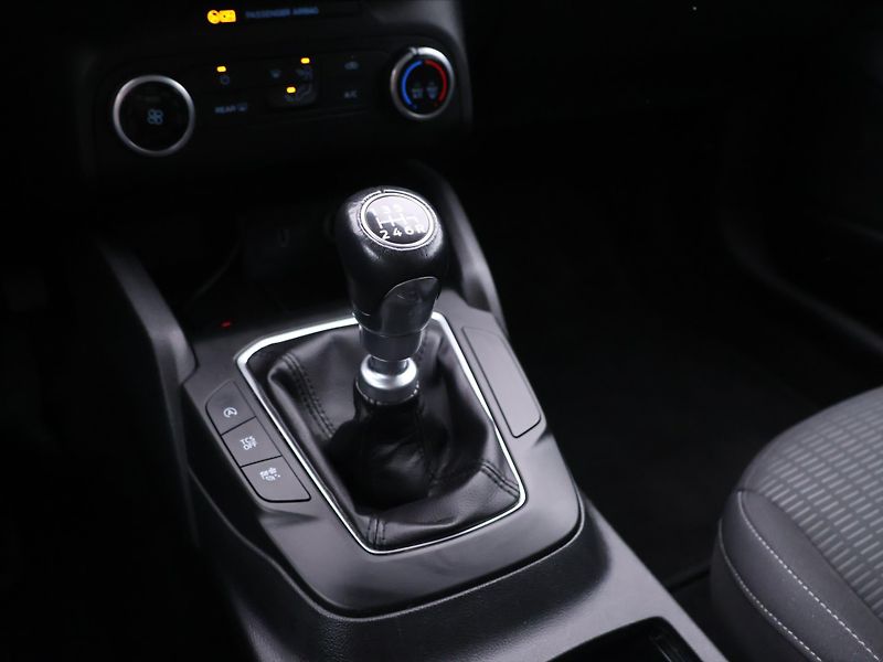Ford Focus 1,0 EB 92kW CZ DPH 1.Maj. - fotka 20 z 28