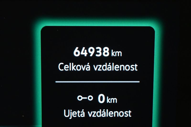 Volkswagen Passat 2,0 TDI 110 kW DSG Business Zá - fotka 17 z 33