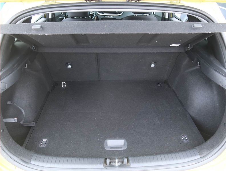 Kia Ceed (2022) Silver 1.5 T-GDI, Serv.kniha - fotka 13 z 17