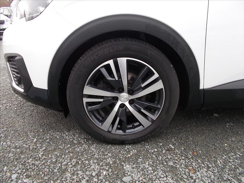 Peugeot 5008 ACTIVE 1.6 BlueHDi 120 7-míst - fotka 34 z 46