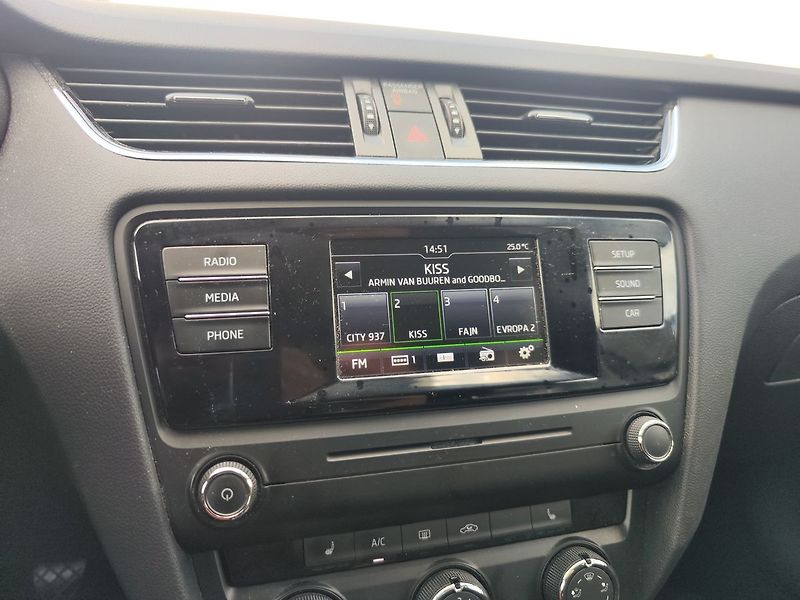 Škoda Octavia 1.6 TDI/81kW Ambition - fotka 14 z 22