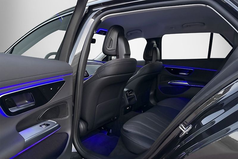 Mercedes-Benz Třídy E 300de 4M Avantgarde 360 Taž - fotka 13 z 24