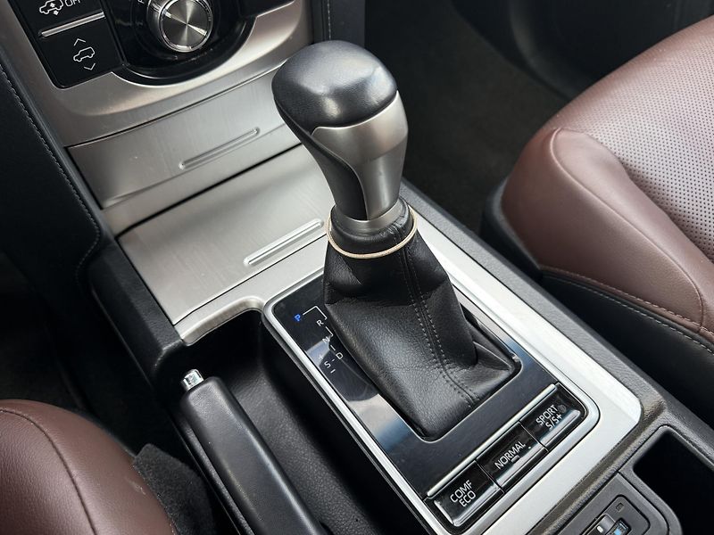 Toyota Land Cruiser 2.8 D-4D AT AWD 130 kW Executi - fotka 23 z 28