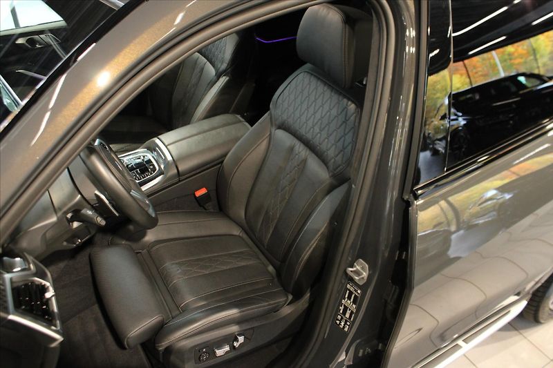 BMW X7 xDrive40d M Sport DAProf/ExDrP - fotka 11 z 43