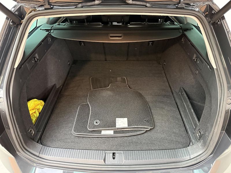 Volkswagen Passat 2.0 TDI 140kW BMT DSG Elegance - fotka 12 z 13