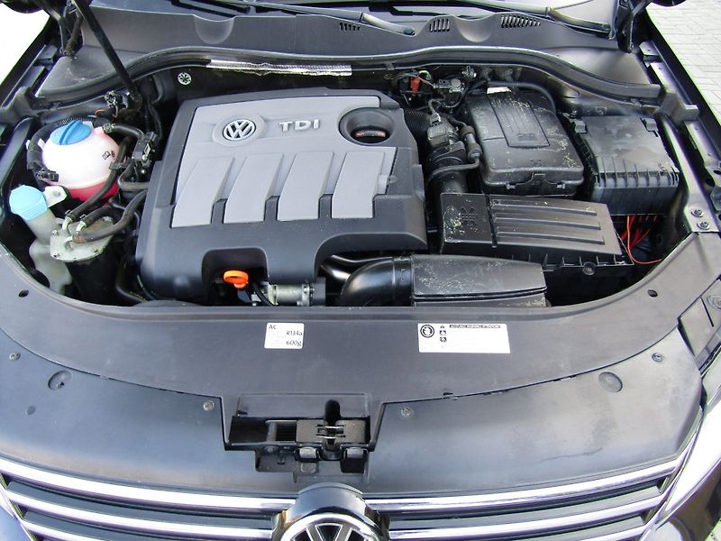 Volkswagen Passat (2011) 1.6 TDI 77kW - fotka 41 z 45