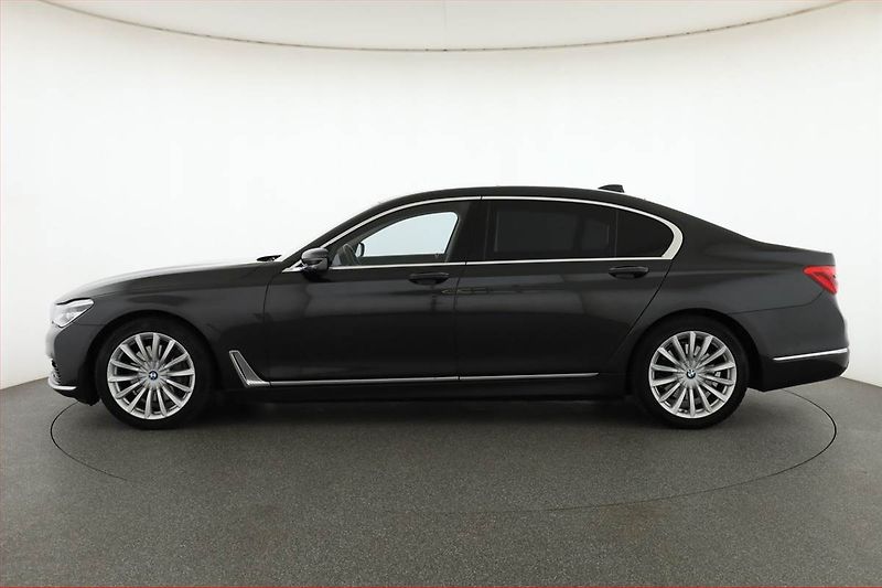 BMW Řada 7 (2019) M Paket 730Ld - fotka 3 z 18