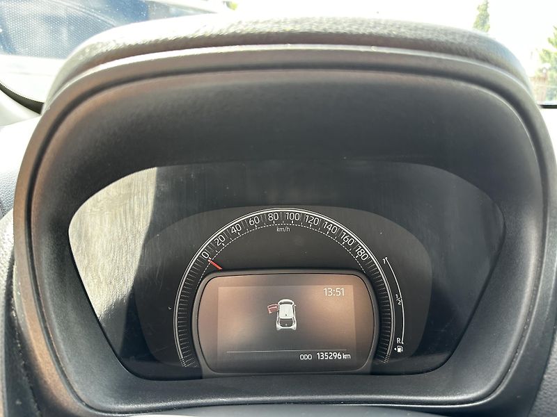 Toyota Aygo X-1.0i-53KW-KLIMA-Č.R.-DPH - fotka 23 z 27
