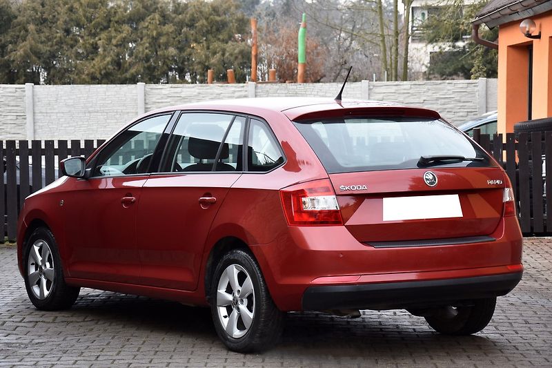 Škoda Rapid 1.6 TDi CR SPACEBACK STYLE - fotka 4 z 33