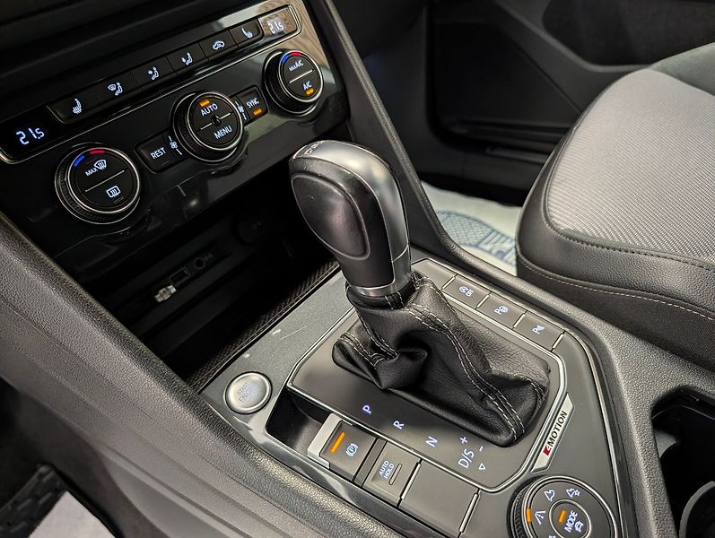 Volkswagen Tiguan 2.0 TDI 4X4 R-LINE - fotka 21 z 27