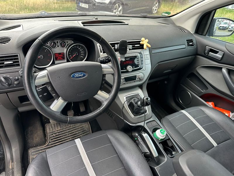 Ford Kuga (2008) - fotka 7 z 8