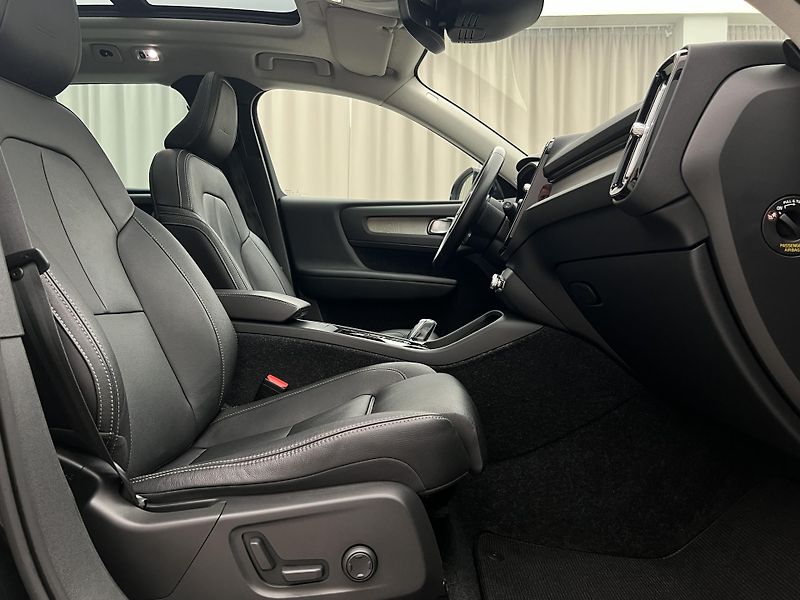 Volvo XC40 T4 INSCRIPTION AUT - fotka 18 z 44