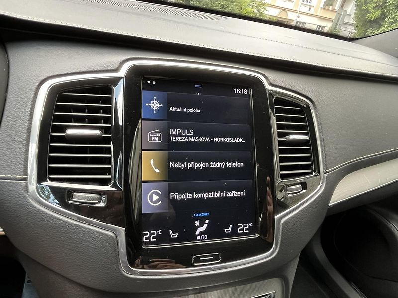 Volvo XC90 (2019) D5 AWD R-DESIGN, 7 MÍST - fotka 30 z 44