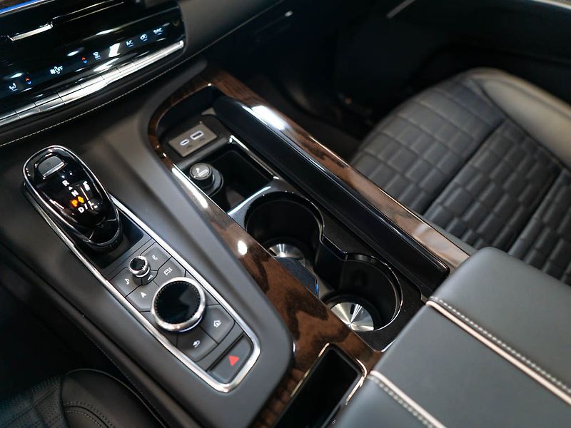 Cadillac Escalade (2024) 6.2 Premium Luxury Platinum - fotka 32 z 50