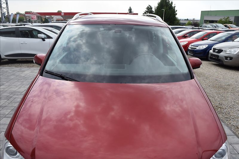 Volkswagen Touran 1,9 TDI 77KW AUTOMAT PO STK - fotka 3 z 46