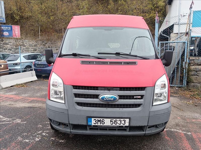 Ford Transit 2,2 TDCi 6míst - fotka 2 z 21