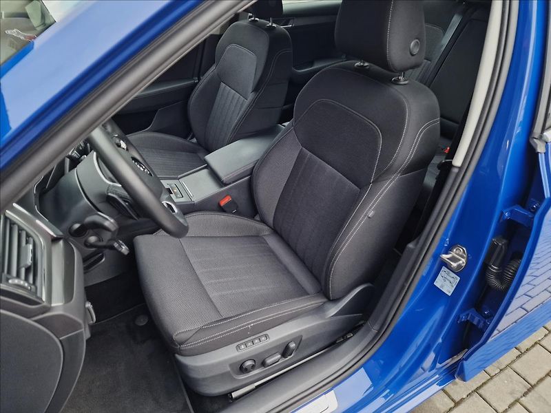 Škoda Superb 1.5 TSI 110kW DSG Style,1.Maj - fotka 37 z 50