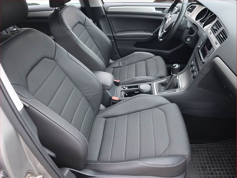 Volkswagen Golf (2015) Comfortline 1.4 TSI - fotka 9 z 19