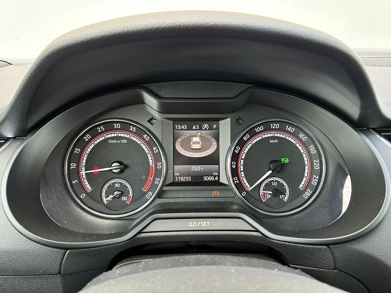 Škoda Octavia 2.0 TDI 4x4 DSG / 135 kW RS - fotka 16 z 26