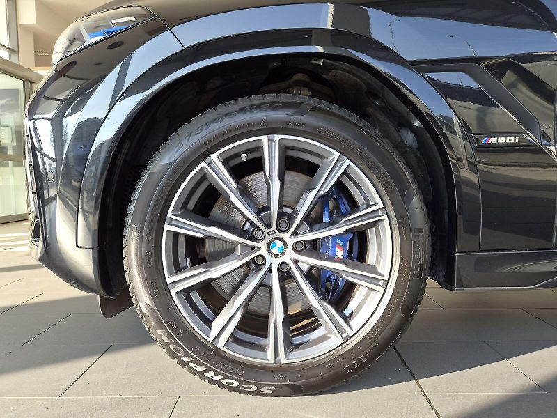 BMW X6 M60i xDrive - fotka 4 z 40