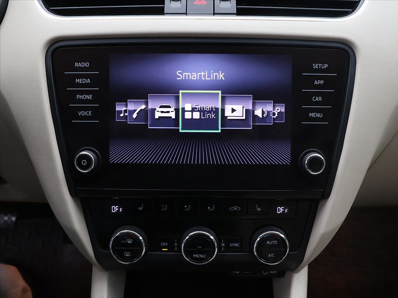 Škoda Octavia 2,0 TDi 110kW Style LED CZ - fotka 17 z 26