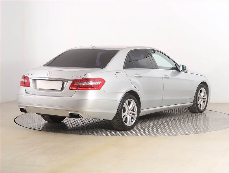 Mercedes-Benz Třídy E (2012) E 350 CDI 4MATIC, 4X4 - fotka 5 z 23