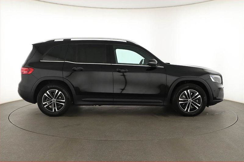 Mercedes-Benz GLB (2024) 200 d 4MATIC - fotka 6 z 20