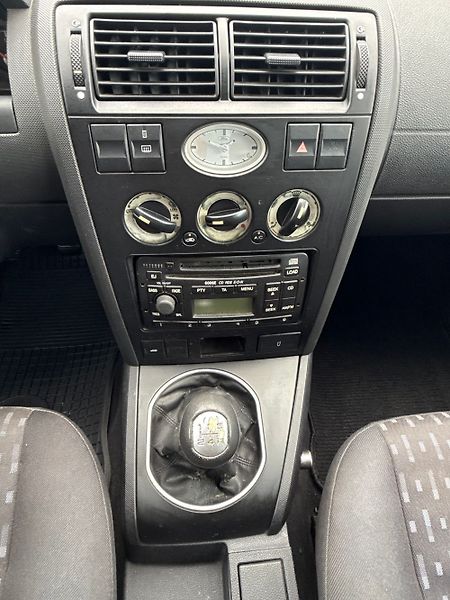 Ford Mondeo (2002) - fotka 14 z 33
