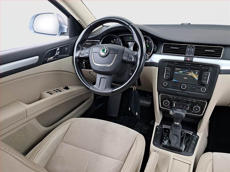 Škoda Superb (2011) 2.0 TDI, Automat, Navi - fotka 7 z 20