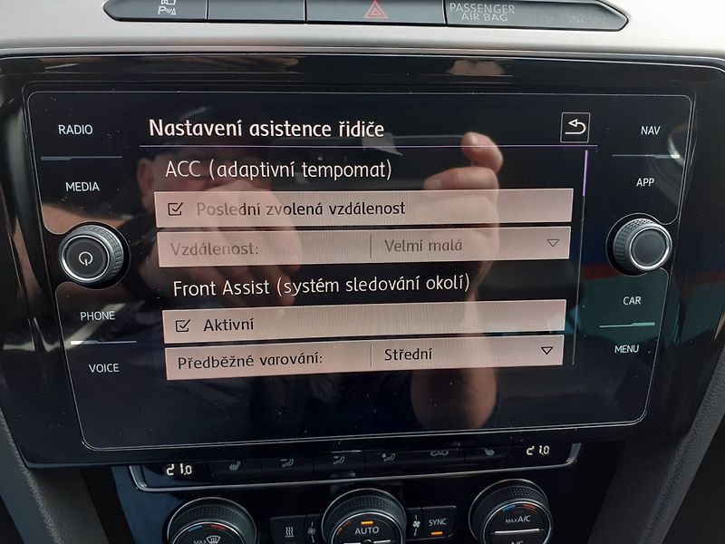 Volkswagen Passat (2018) 2.0 BiTDi 4x4 - fotka 18 z 48